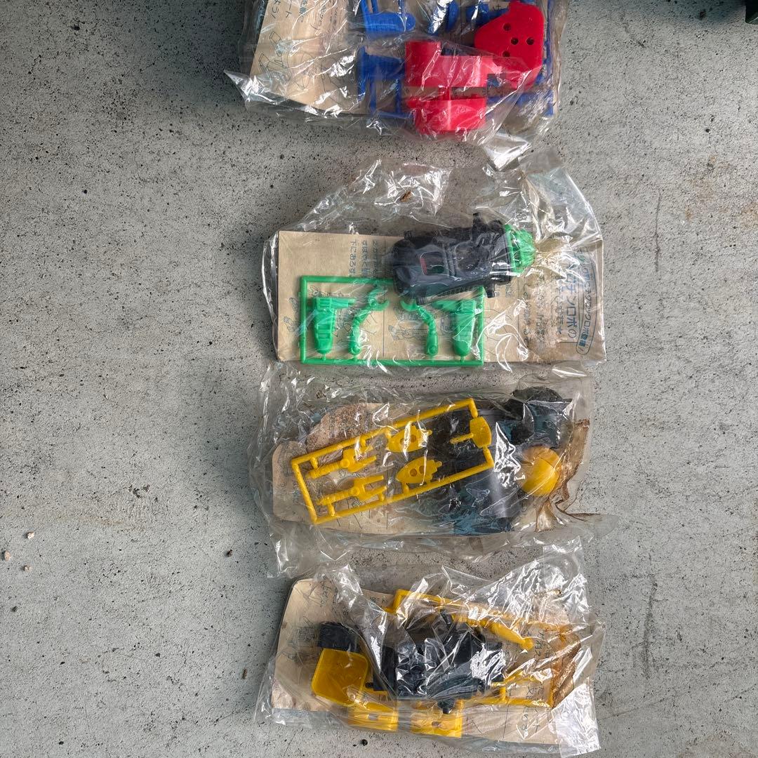 未開封 ロッテ マジックロボ サーベルロボ ミニプラモデル