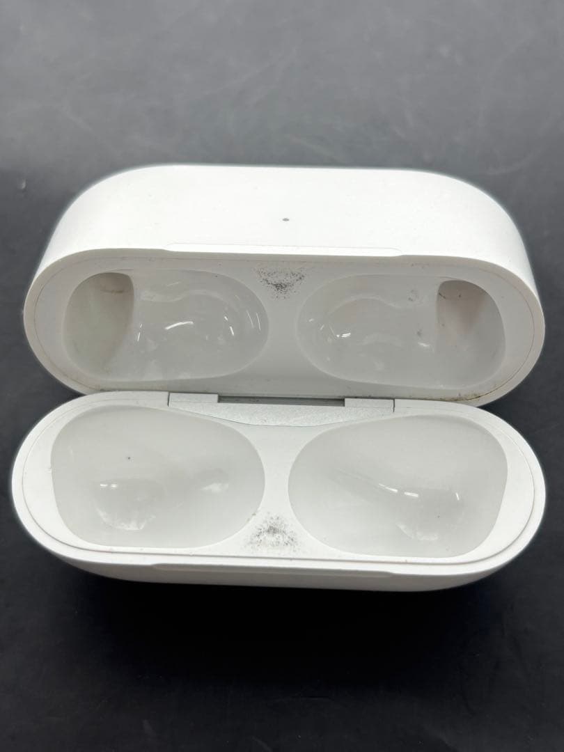 j*6様 A17833 AirPods pro 第2世代 A2698/2699/