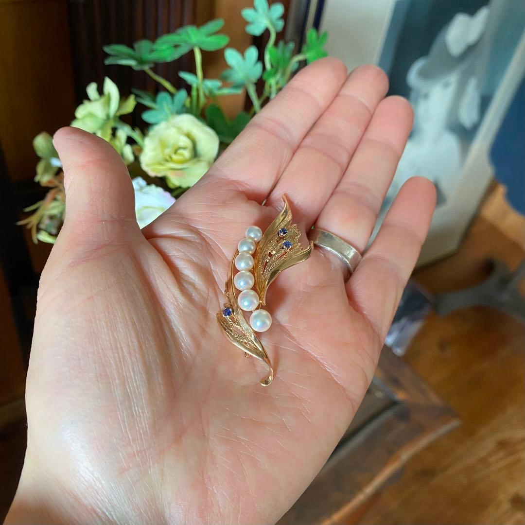 K14アコヤパールサファイアブローチ　羽毛のようなお洒落なデザイン