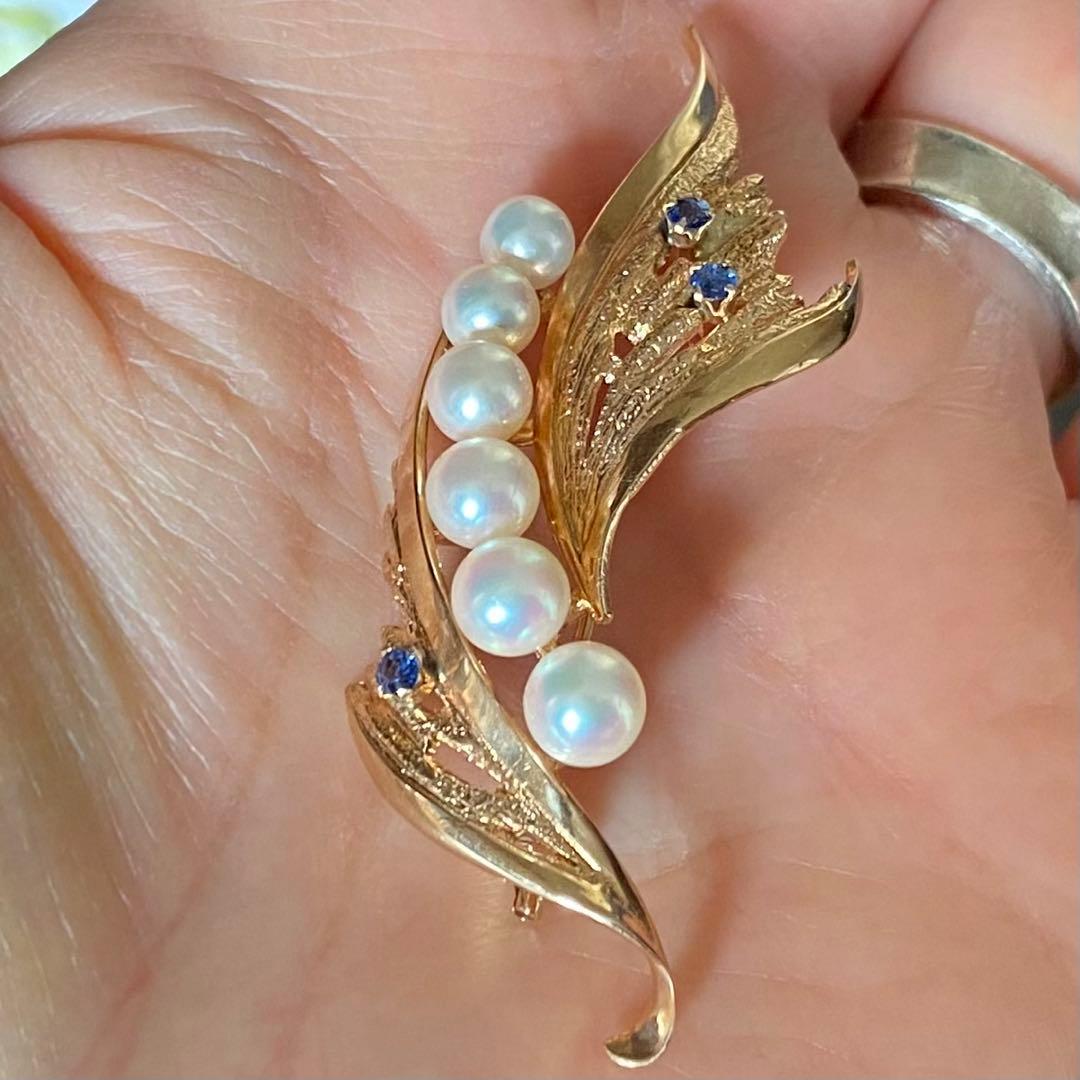 K14アコヤパールサファイアブローチ　羽毛のようなお洒落なデザイン