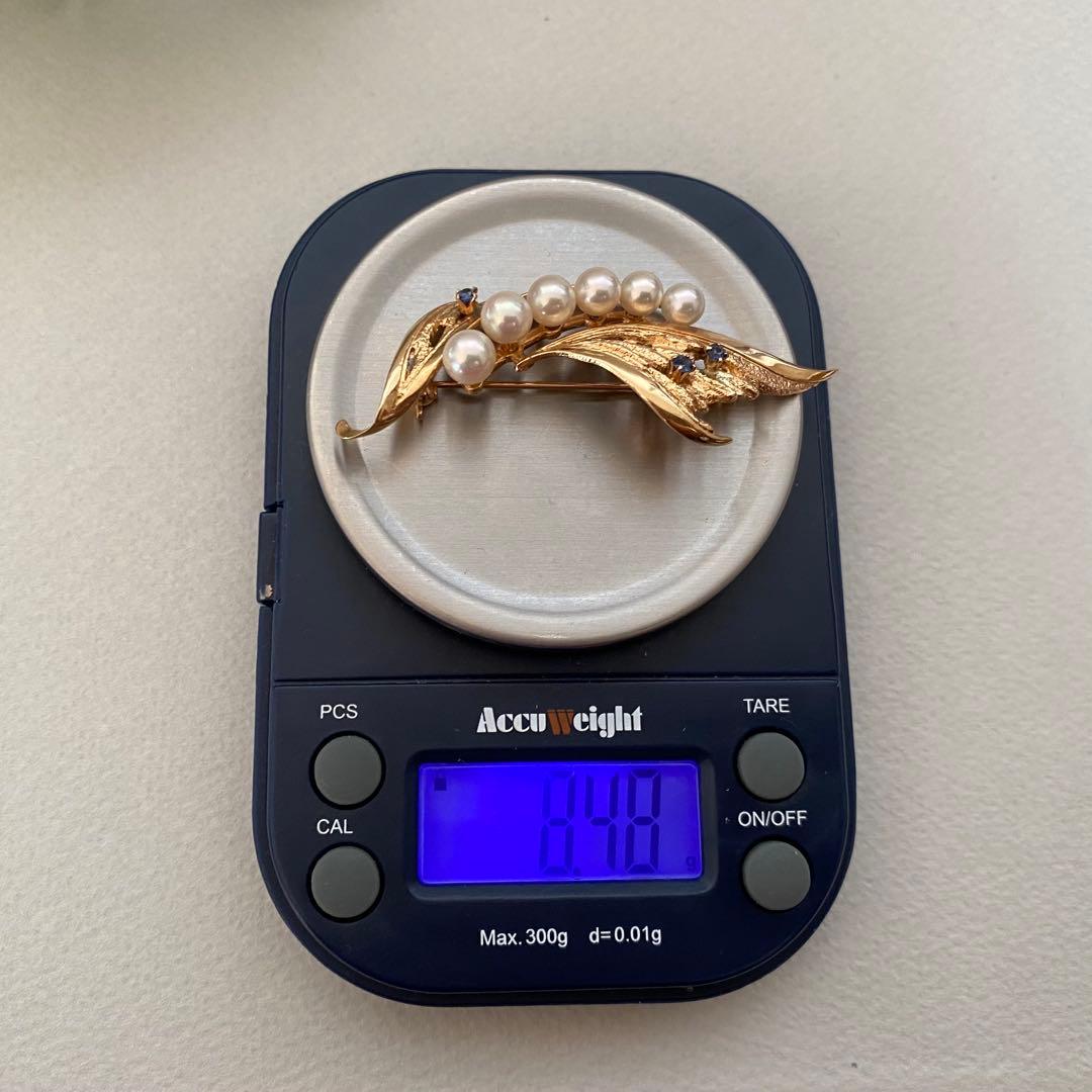 K14アコヤパールサファイアブローチ　羽毛のようなお洒落なデザイン