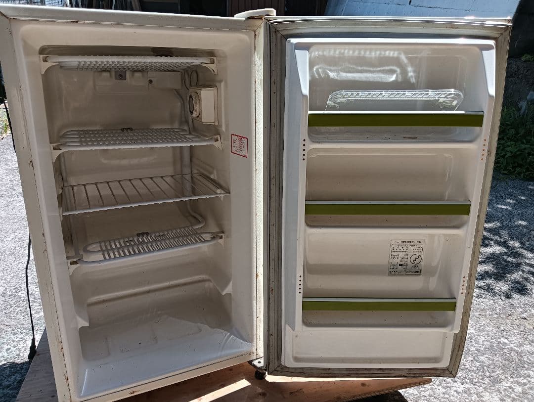 ヴィンテージ冷凍庫 シャープ電気冷凍庫 FJ-63A　1991年製