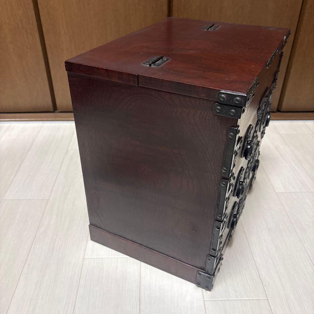 ①②からくり箪笥　岩谷堂箪笥