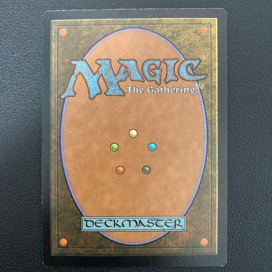 厳かなモノリス