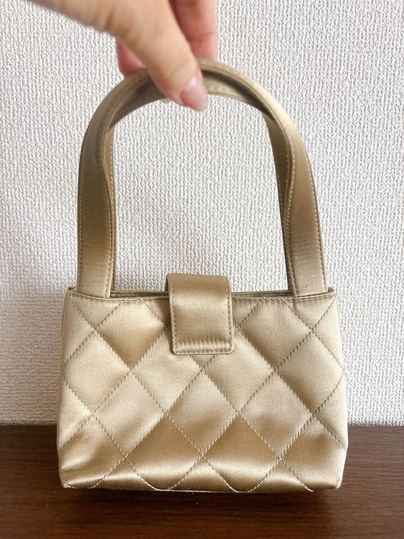 CHANEL ゴールド サテン キルティング パーティーバッグ
