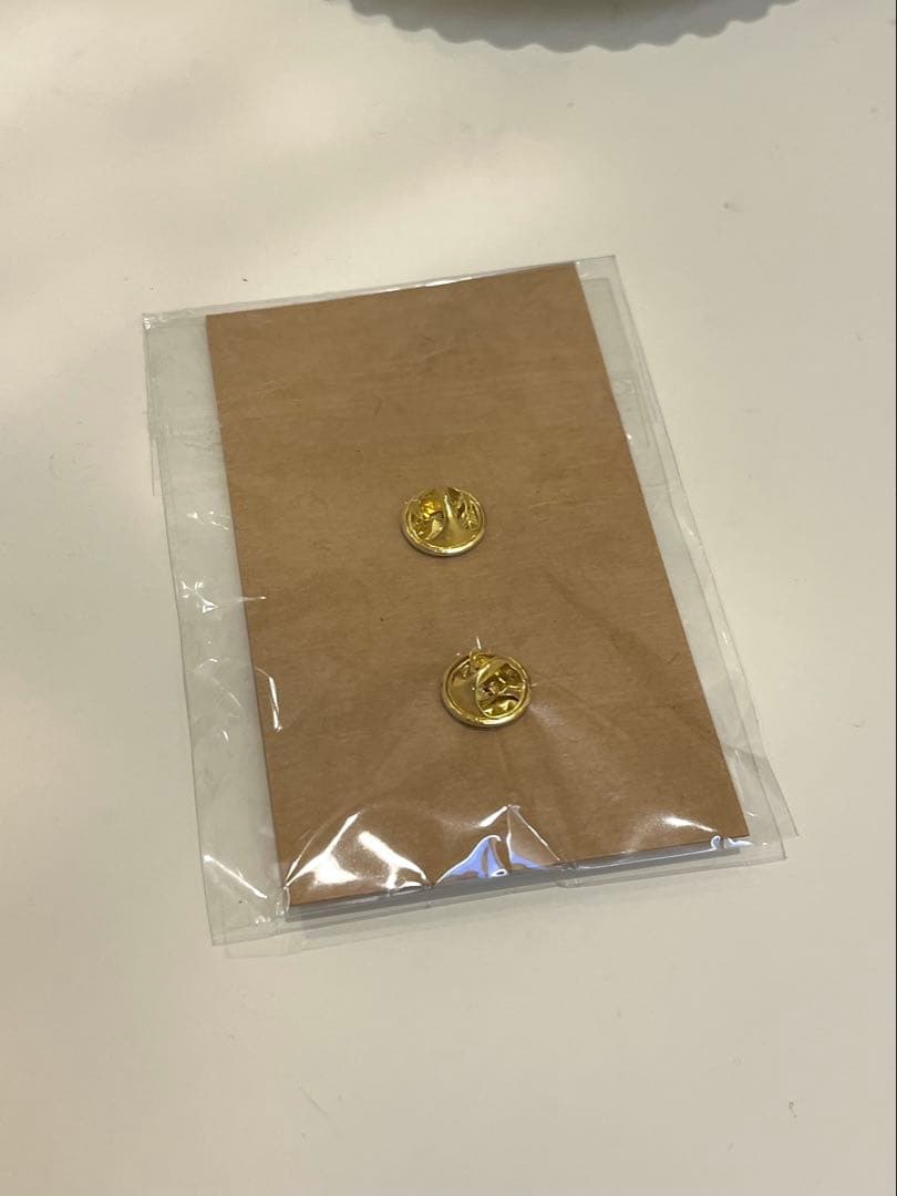 【新品】AMI PARIS アミパリス ピンバッチ