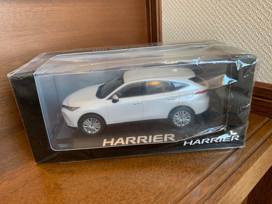 トヨタ TOYOTA ミニカー ハリアー1/30スケール　ダイキャスト製　非売品