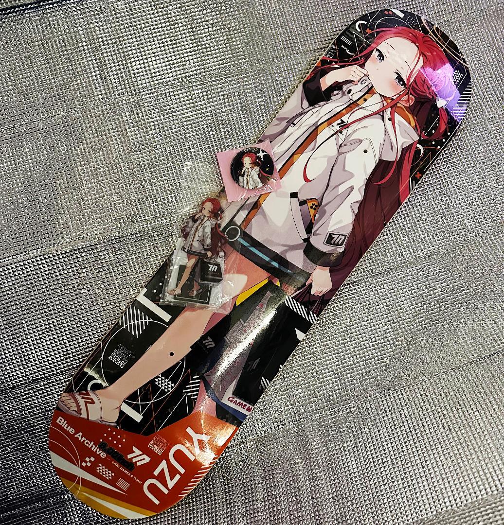 ブルーアーカイブ　スケートデッキ　アクリルスタンド　缶バッジ　花岡ユズ