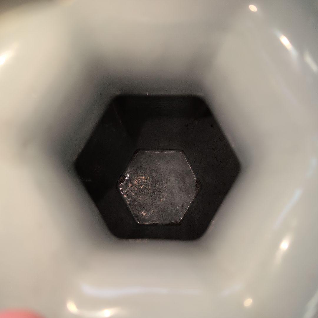 八角形の陶磁器花瓶