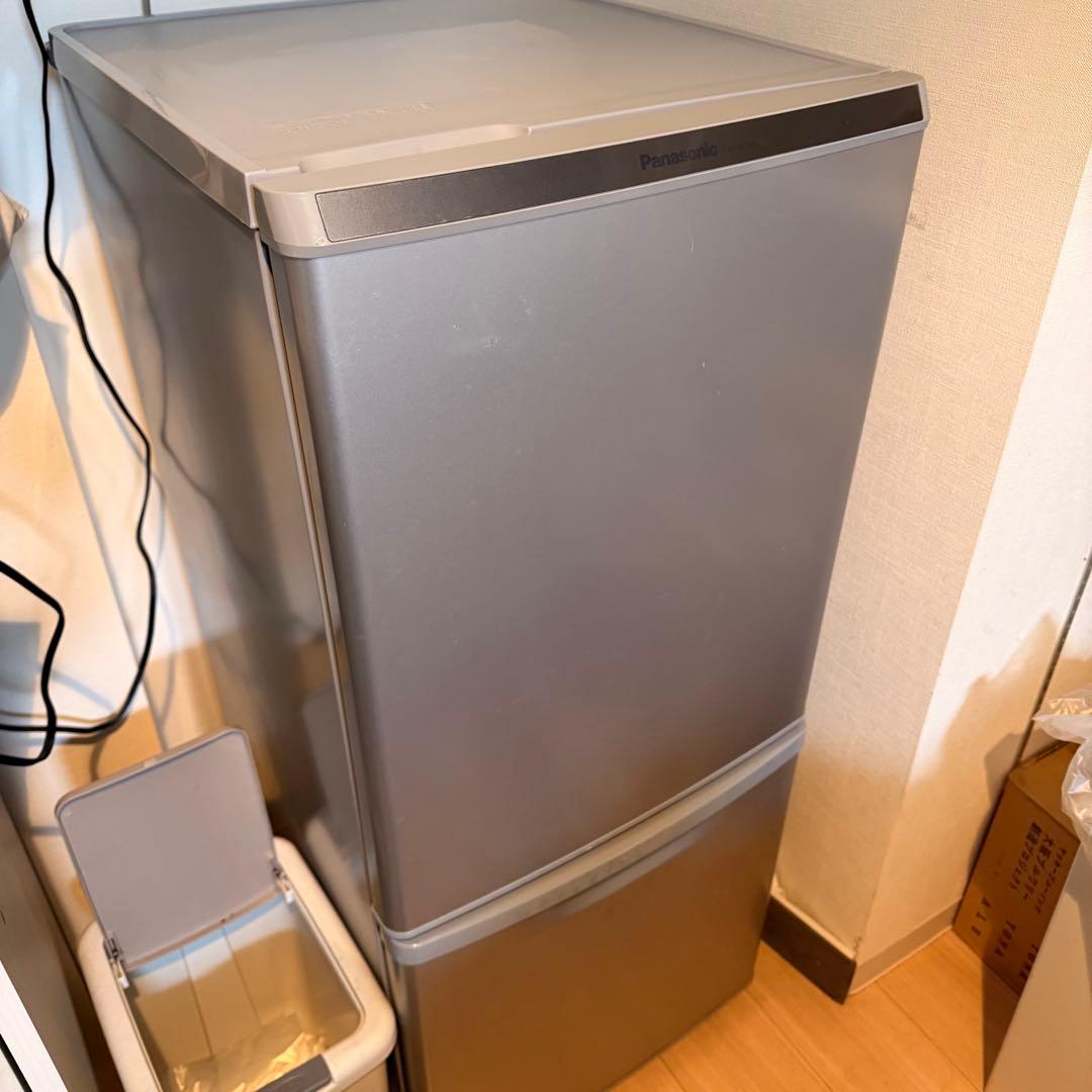 冷蔵庫　パナソニック　NR-B148W-S