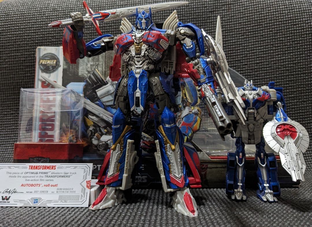 SDCC2017限定　 オプティマスプライム　中古品　追加武装+おまけ付き