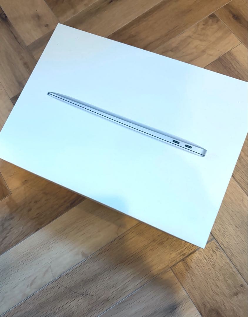 MacBook Air 2020 Intel Core i7 / 13インチ