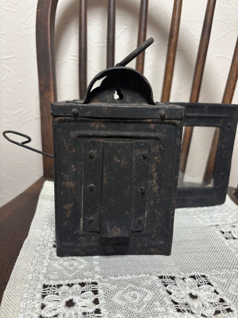 フランスアンティーク ランタン 黒色 赤いガラス