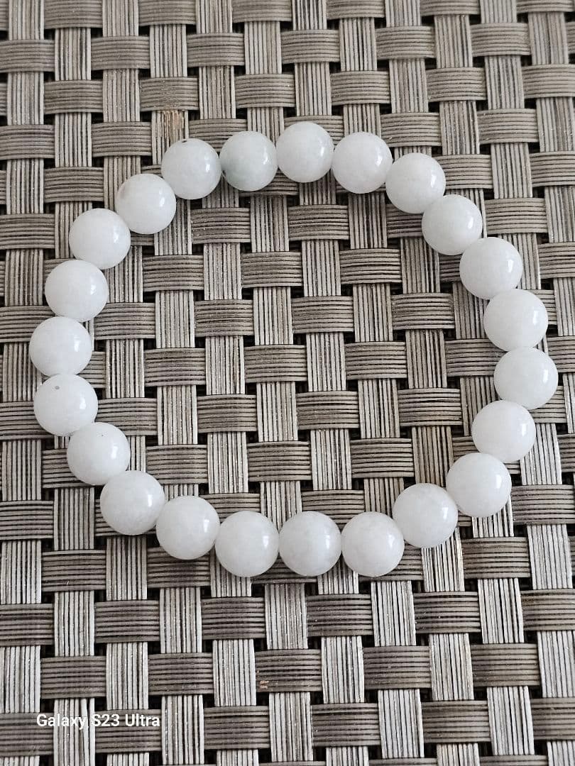 糸魚川翡翠氷種白８mm２３玉ブレスレット