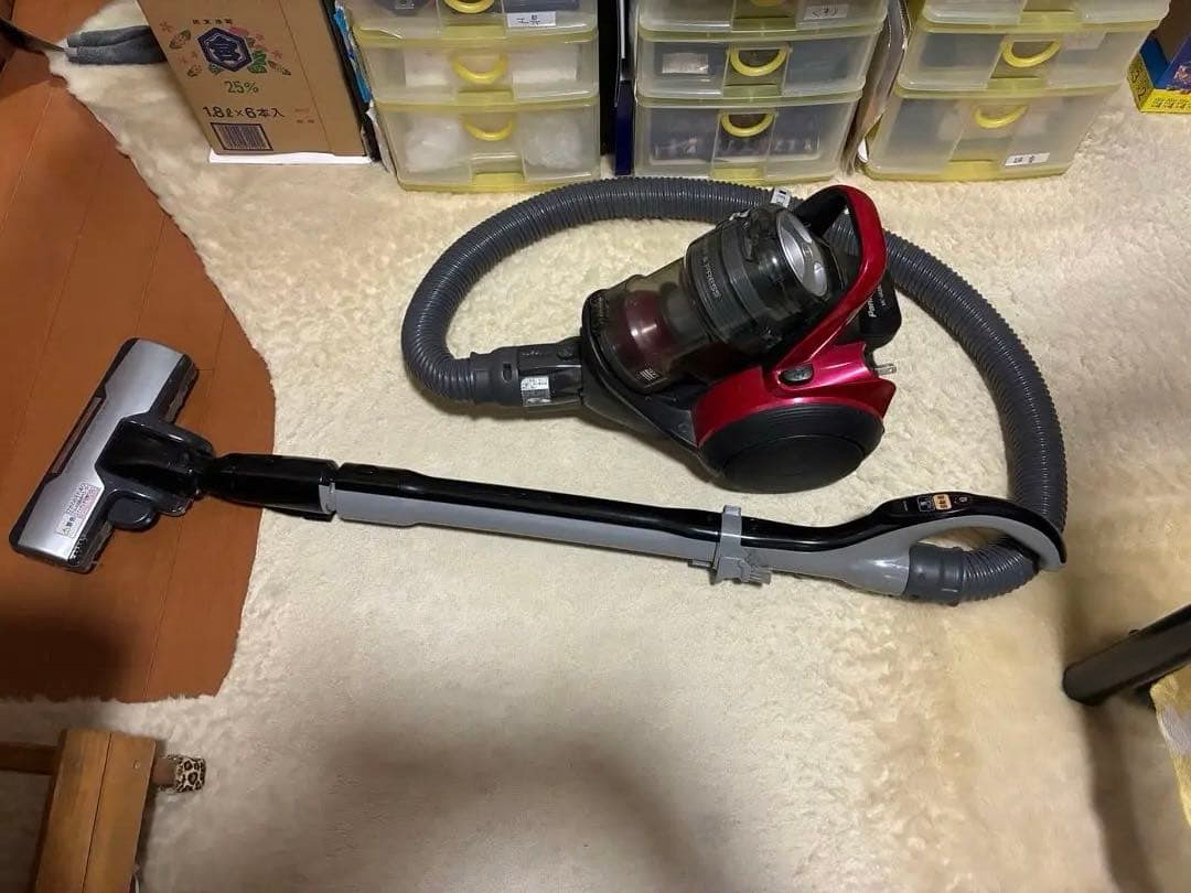 キャニスター掃除機 赤と黒 本体