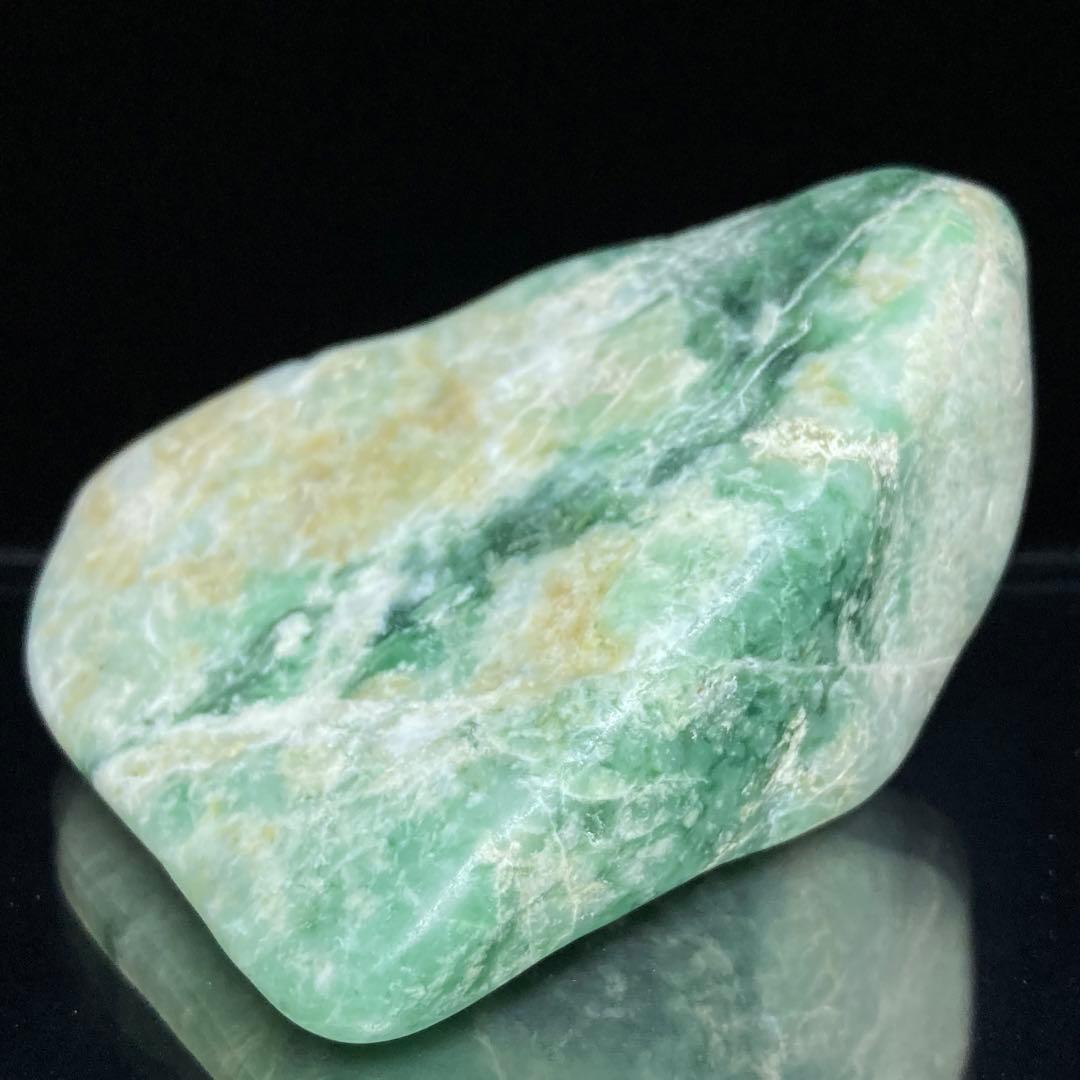 【専用品】糸魚川翡翠　翡翠　さまざまな翠　原石　160.2ｇ