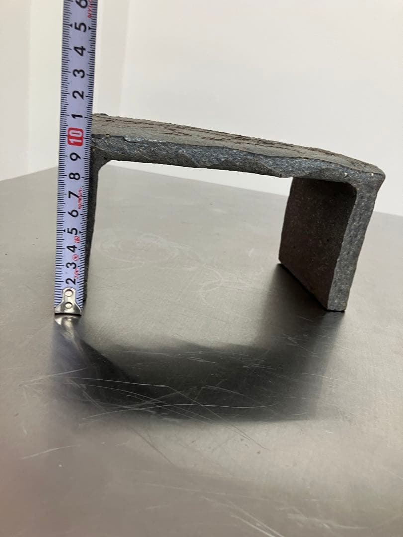 陶器　信楽焼　銀彩の脚付き台　炭化窯変　手作り一品物　お洒落　高級ディスプレイ