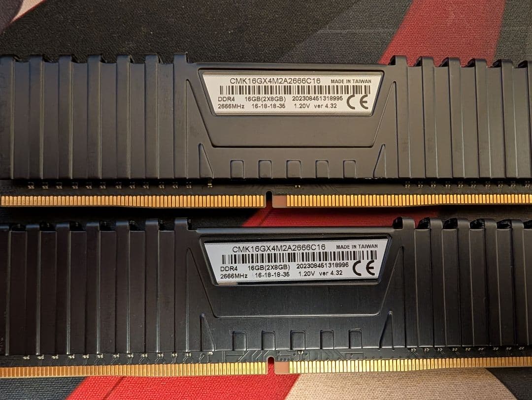 DDR4 8GB × 3枚　デスクトップ用メモリ