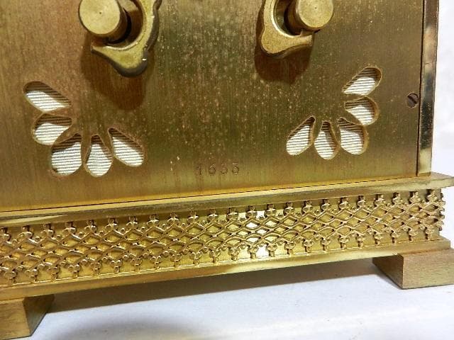 「ＬＵＸＯＲ」ブランドスイス製ねじ巻き置時計（年代不明、定時と３０分に時報）