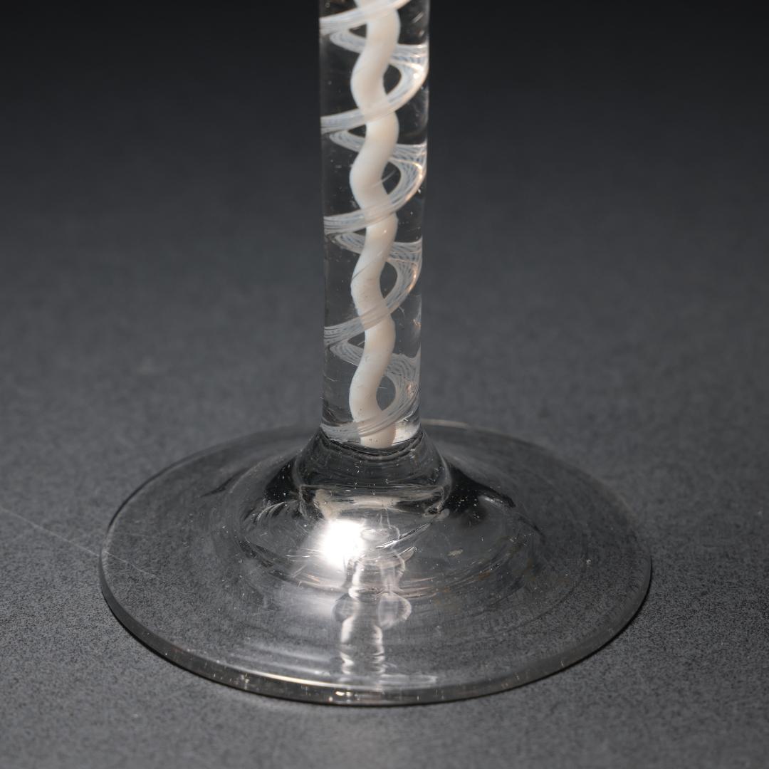 アンティークグラス　オペーク（乳白色）ツイストステム　ゴブレット　R1540ダI