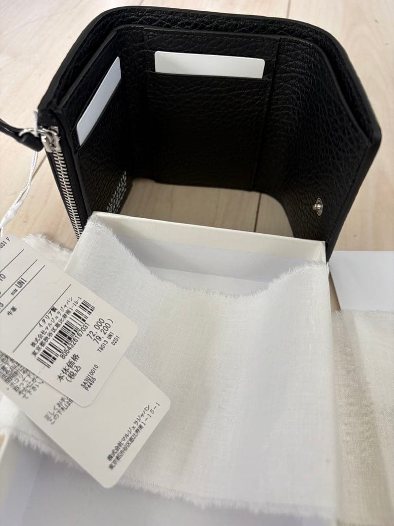 【新品未使用】メゾンマルジェラ　4ステッチ　三つ折りウォレット 財布