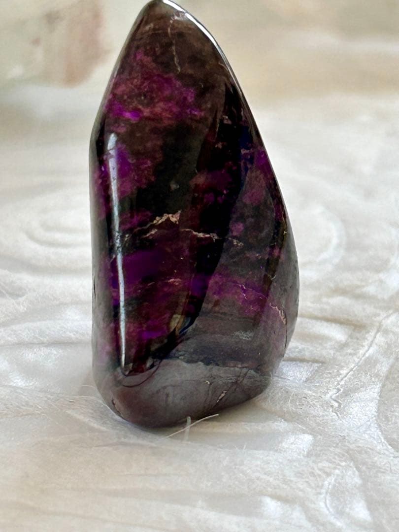 【希少】★世界三大ヒーリングストーン　天然 高品質 スギライト