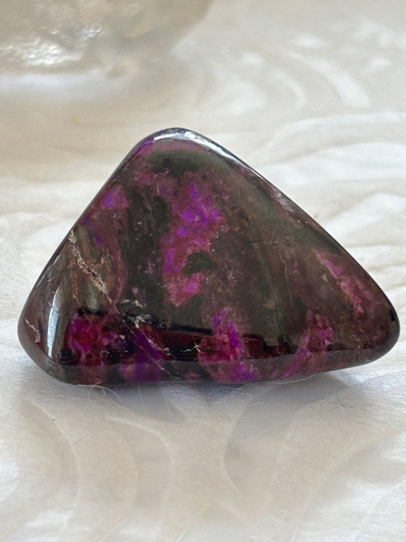 【希少】★世界三大ヒーリングストーン　天然 高品質 スギライト