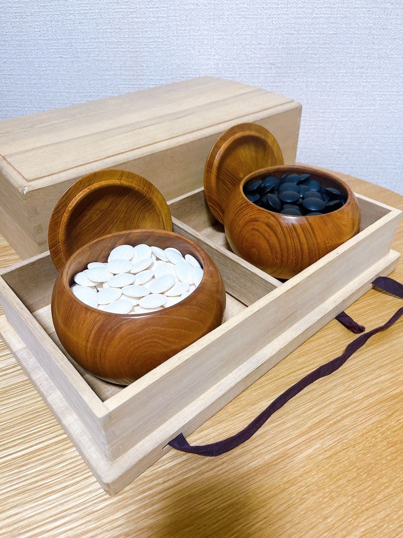 美品 碁石 蛤 28号 那智黒 高級 囲碁 白石 黒石 碁笥付き 桐箱