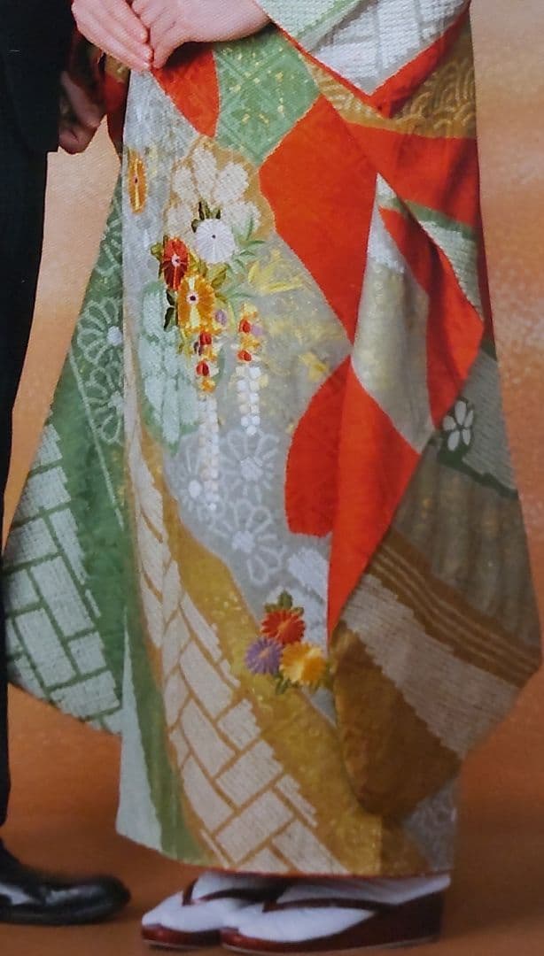 期間限定お値下げ中　振袖 赤・緑・金の花柄　小物一式セット