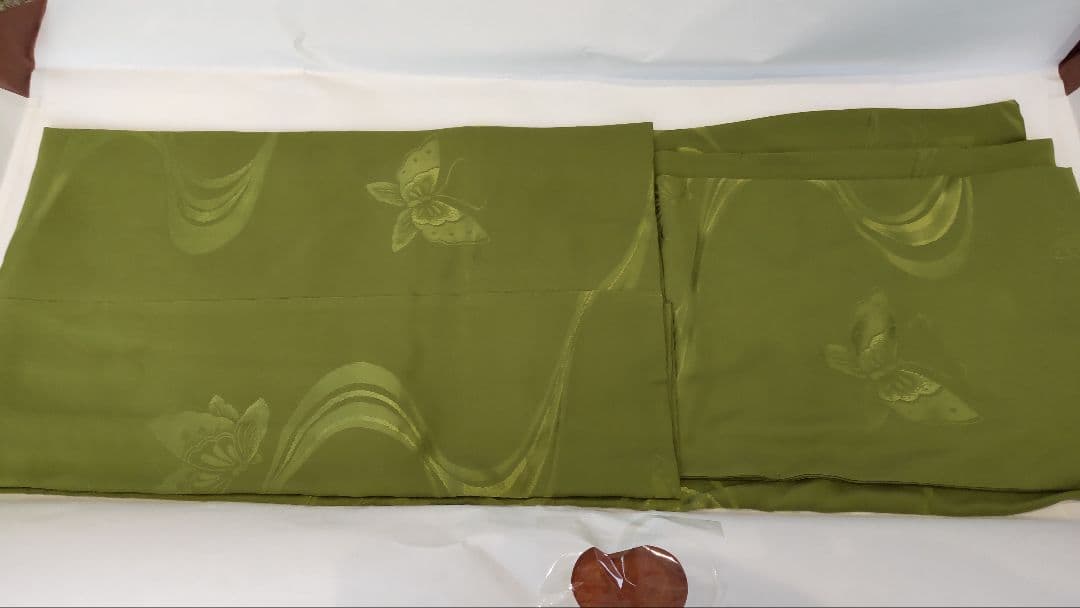 期間限定お値下げ中　振袖 赤・緑・金の花柄　小物一式セット