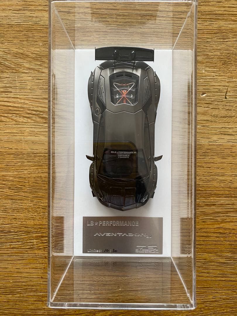 L.A.パフォーマンス アヴェンタドール SVJ 1/18