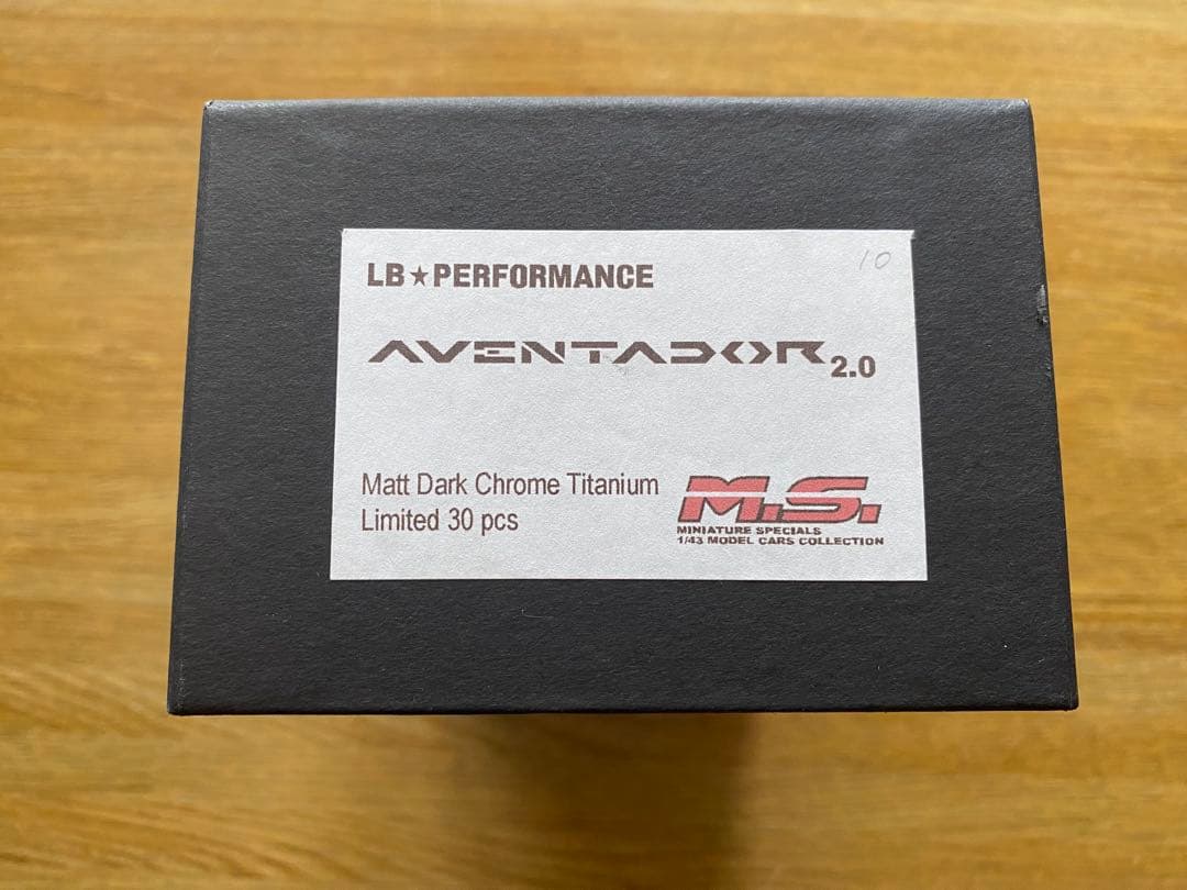 L.A.パフォーマンス アヴェンタドール SVJ 1/18