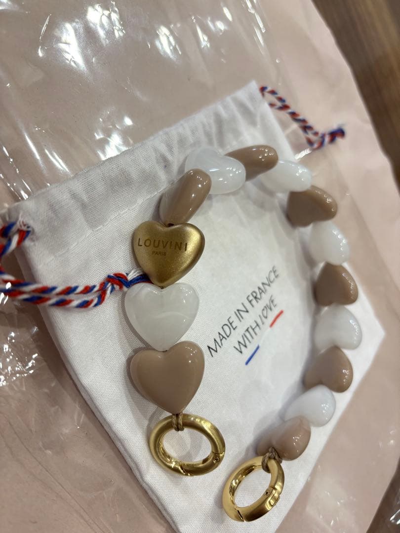 LOUVINI ハンドストラップ　PETIT CUORE　BEIGE-WHITE