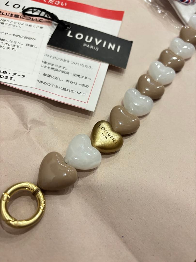 LOUVINI ハンドストラップ　PETIT CUORE　BEIGE-WHITE