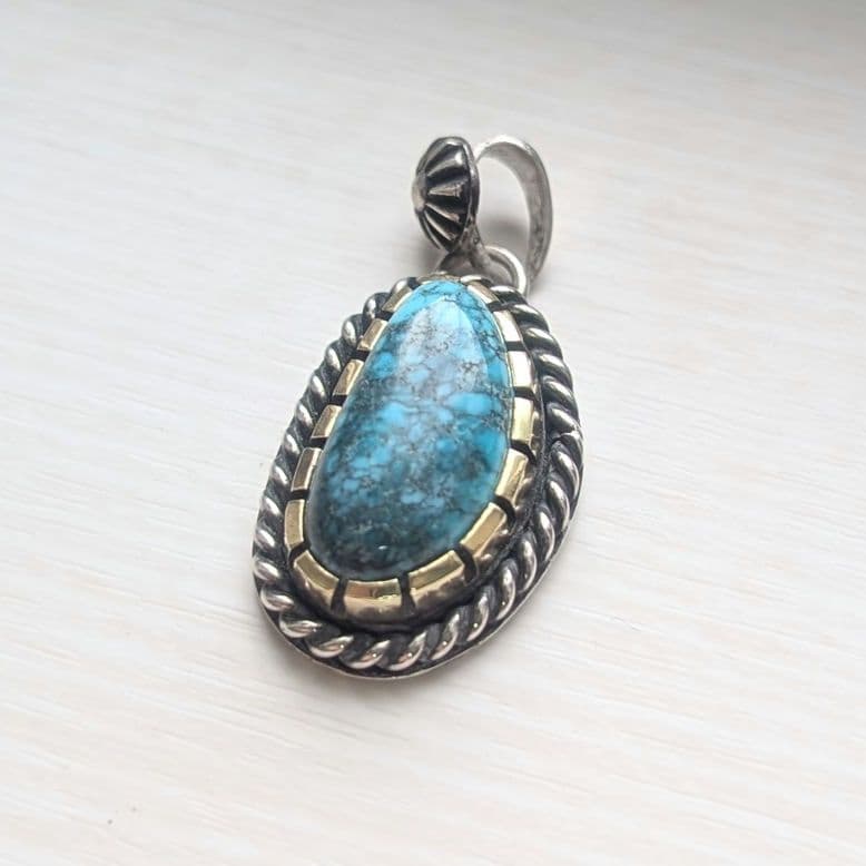 おんせんたまご様　ハンドメイドのターコイズトップ　インディアンジュエリー風