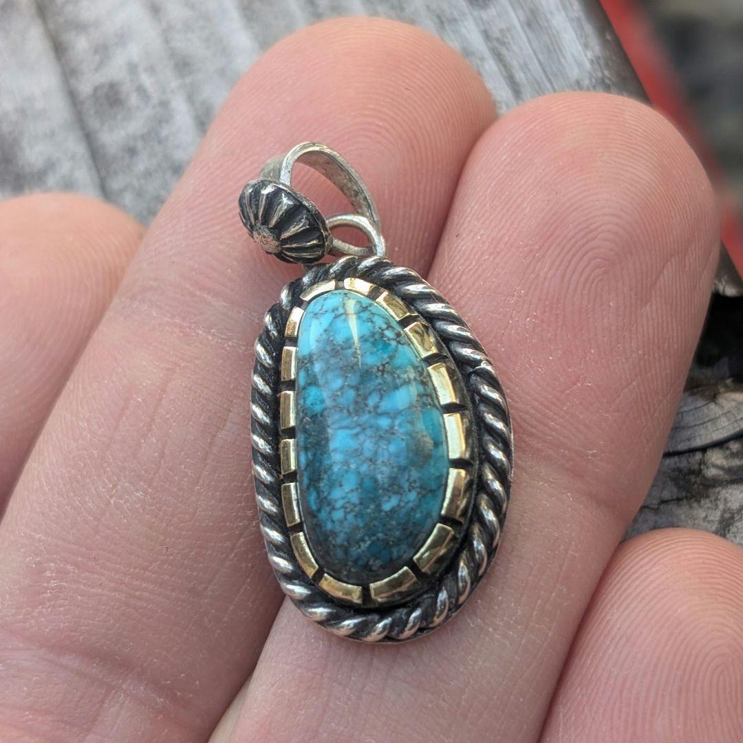 おんせんたまご様　ハンドメイドのターコイズトップ　インディアンジュエリー風