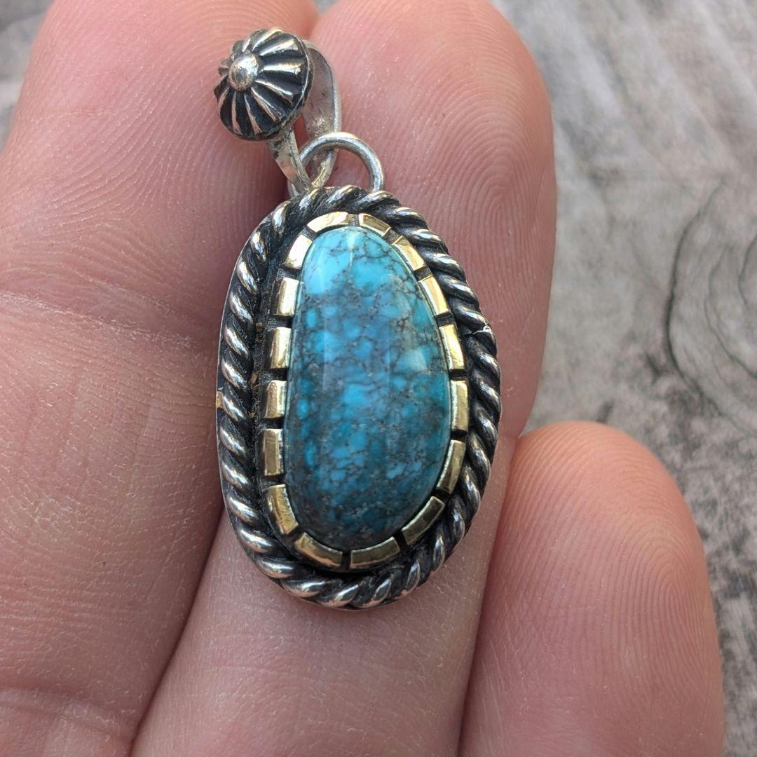 おんせんたまご様　ハンドメイドのターコイズトップ　インディアンジュエリー風