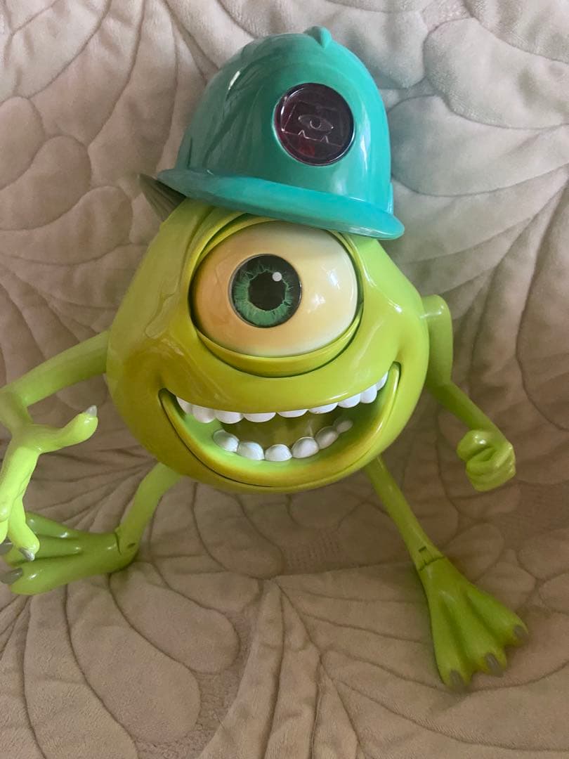 マイク・ワゾウスキ フィギュア 青い帽子付き