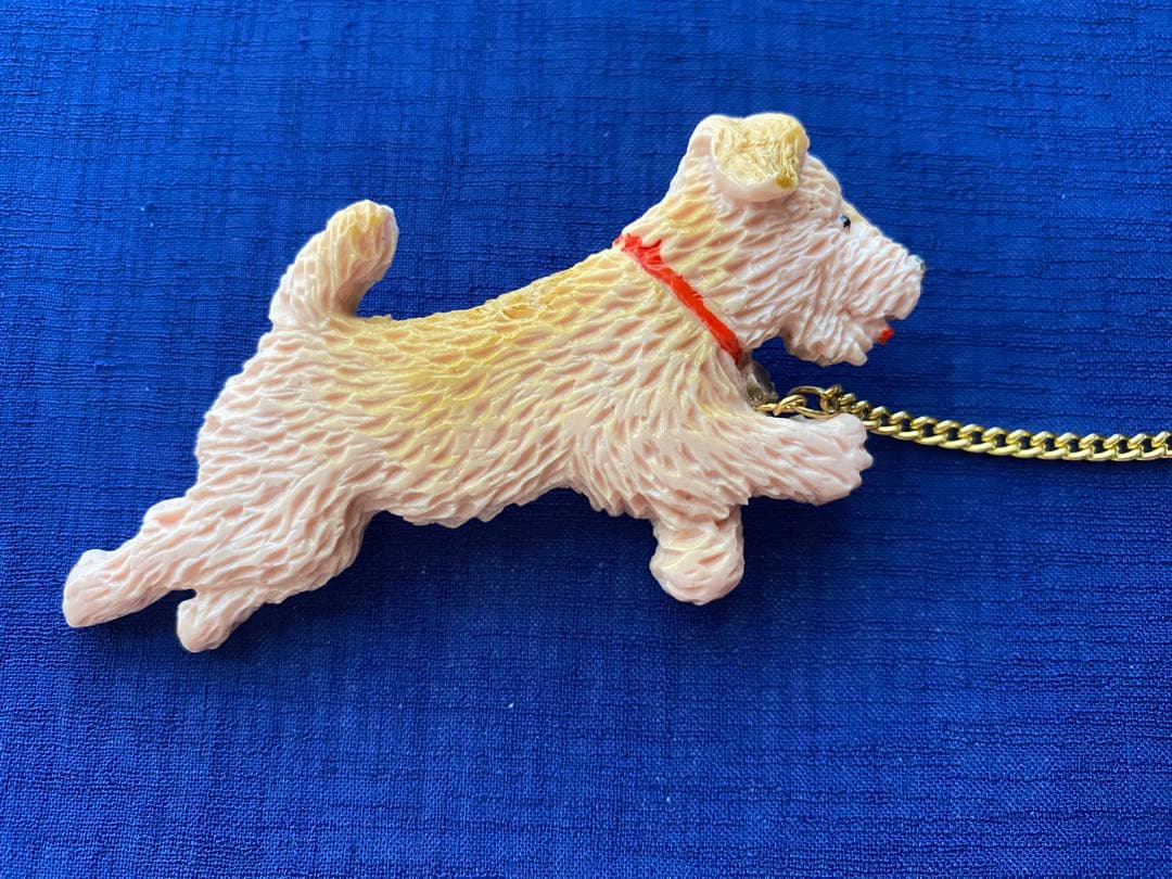 ウィークエンズ　weekends ピンクのテリアとビーチボールのブローチ