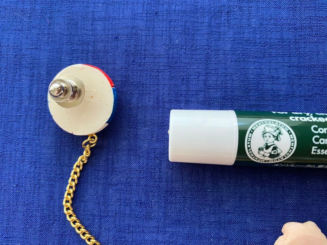 ウィークエンズ　weekends ピンクのテリアとビーチボールのブローチ