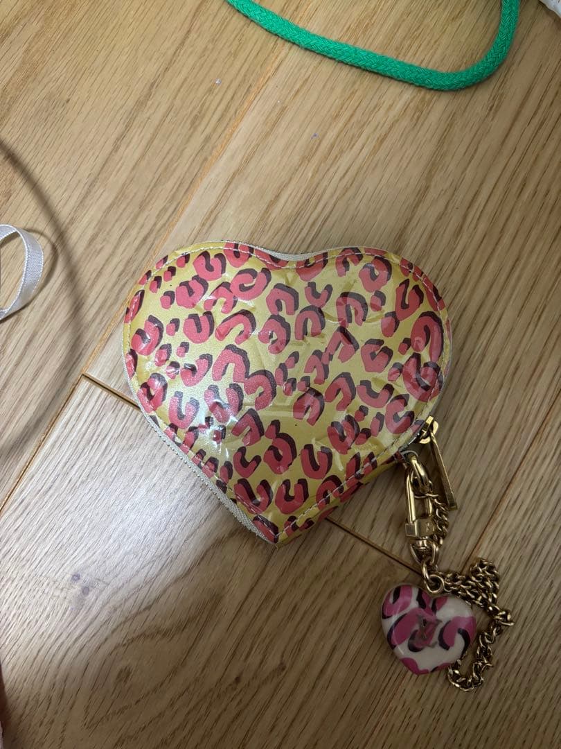 ルイヴィトン ハート型ケース ヒョウ柄ピンク