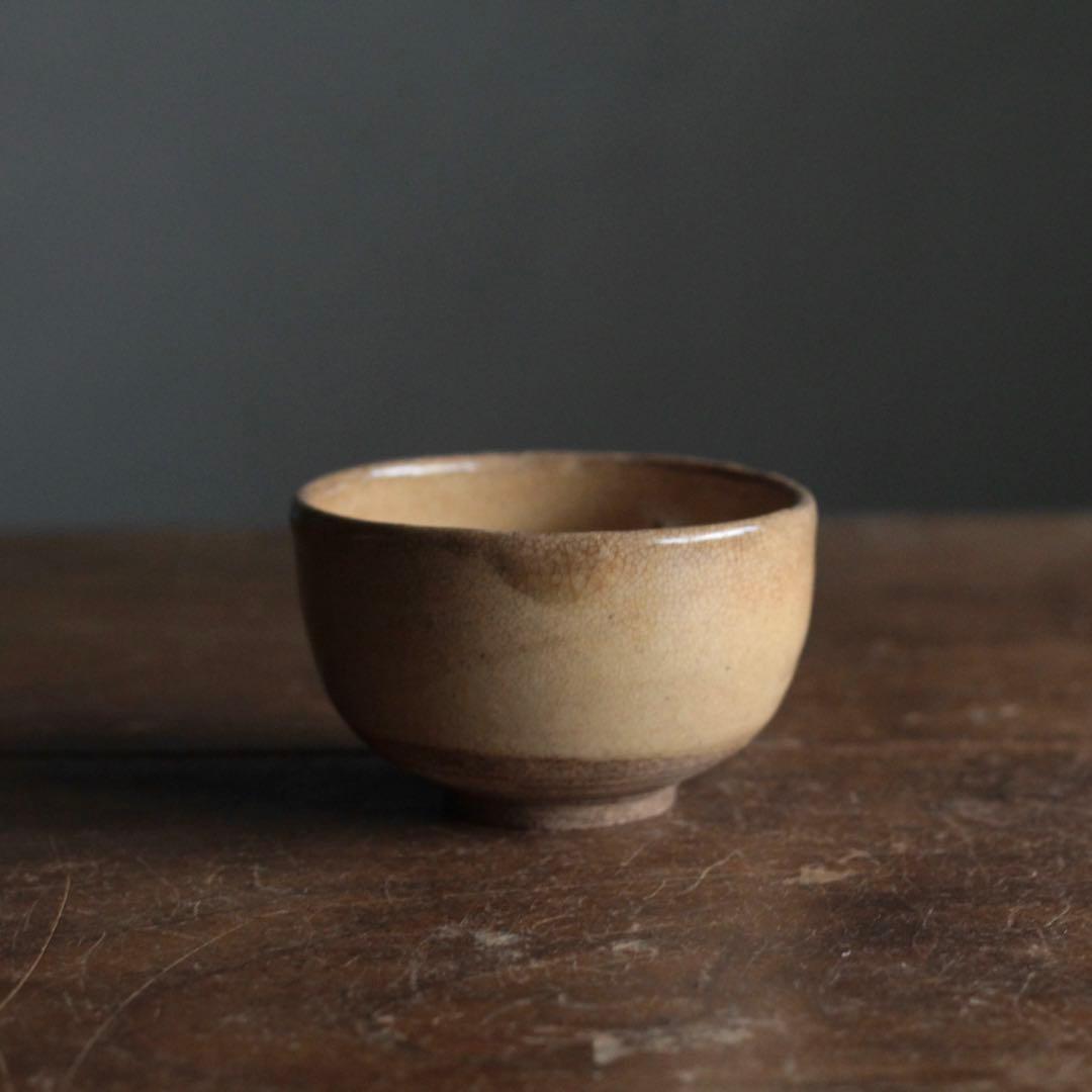 灰釉 ぐい呑み 貫入 小碗 古美術 酒器 古道具 アンティーク