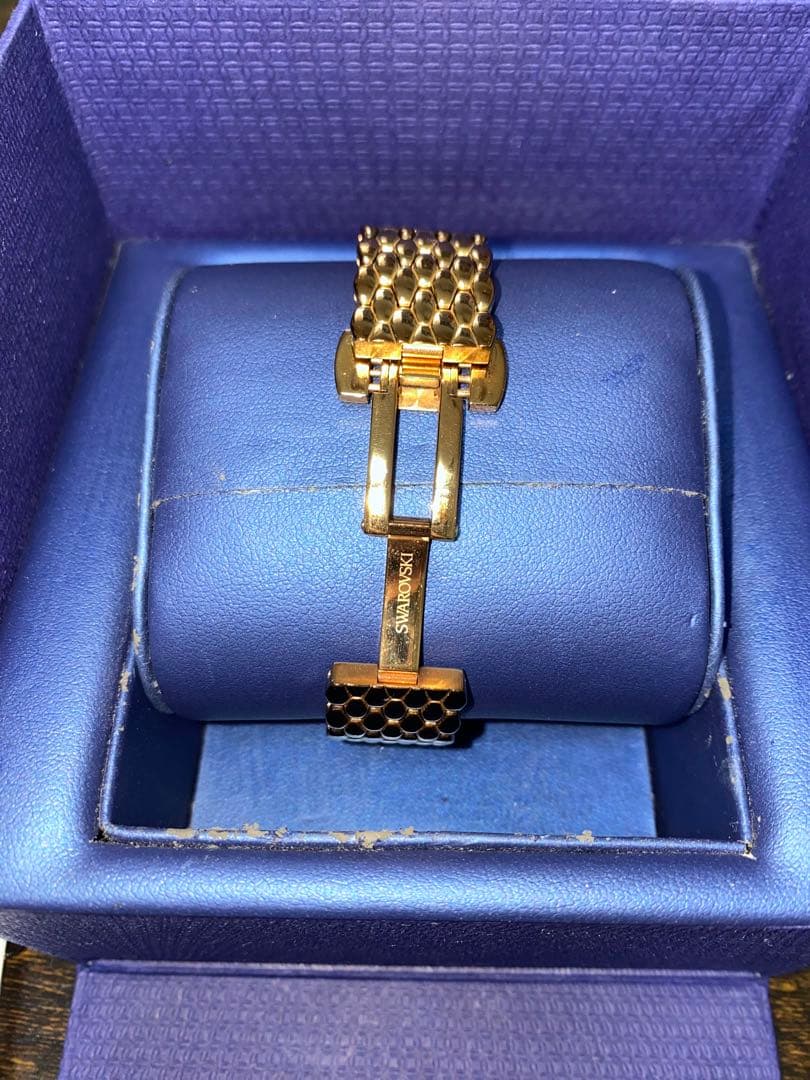 Swarovski レッド ラメ入り 時計