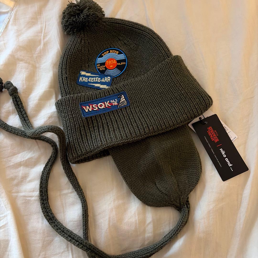 niko and ストレンジャーシングス 　コラボアソートニットワッチ　カーキ