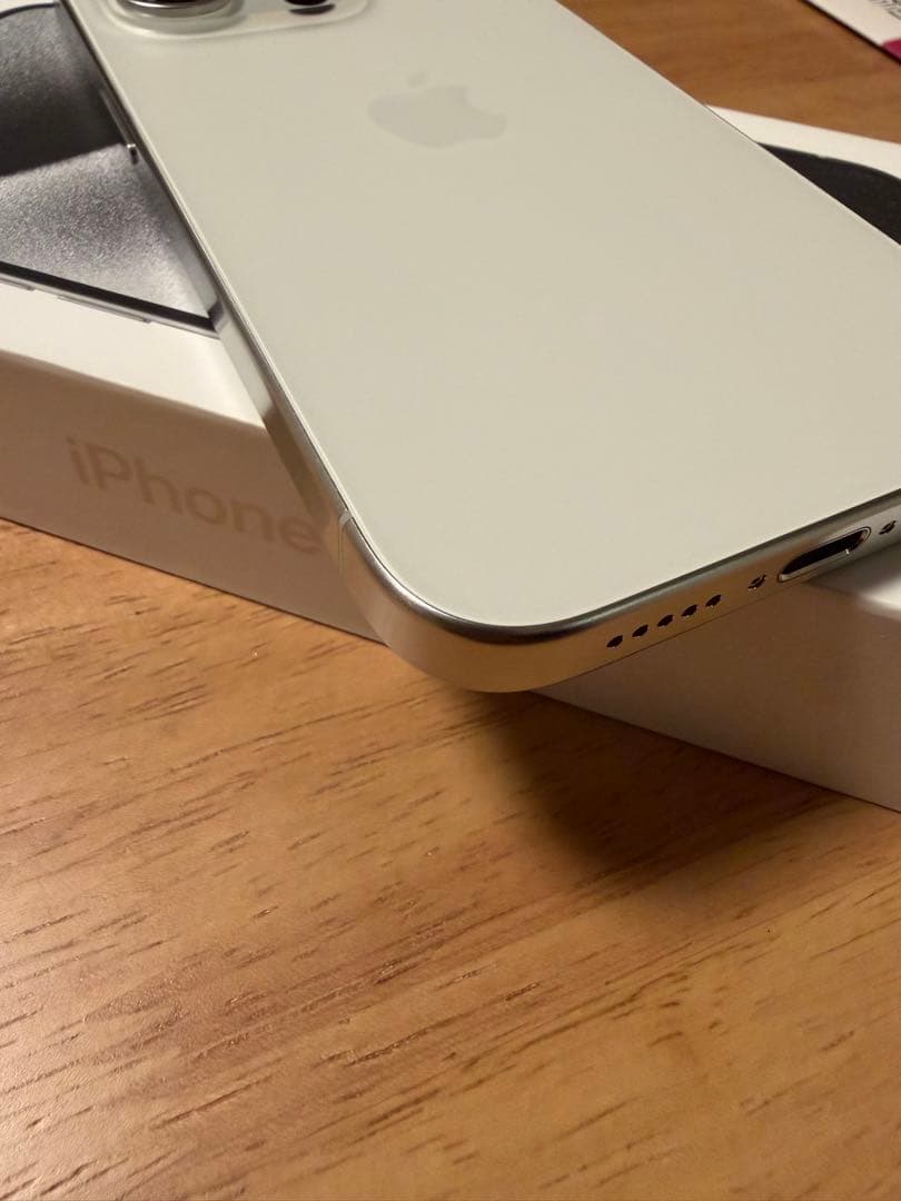 iPhone 15 pro 128GB ホワイトチタニウム