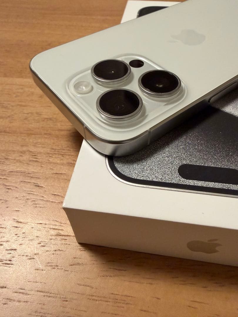 iPhone 15 pro 128GB ホワイトチタニウム