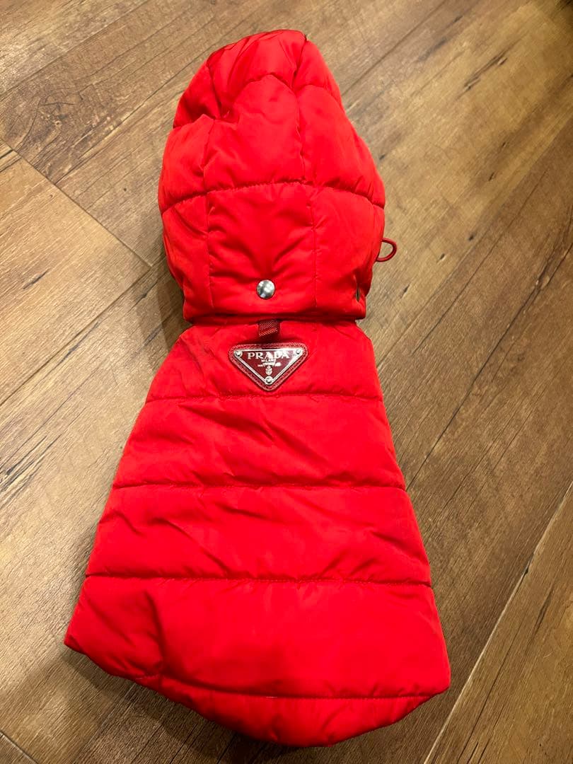 PRADA 赤 フード付きダウンジャケット