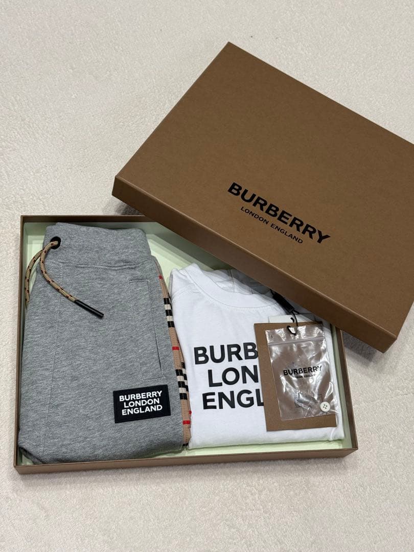★新品★BURBERRY ロンＴトレーナーセット
