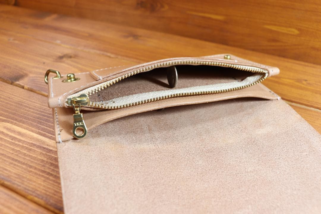 ロングトラッカーウォレット　真鍮　生成　白糸　栃木レザー