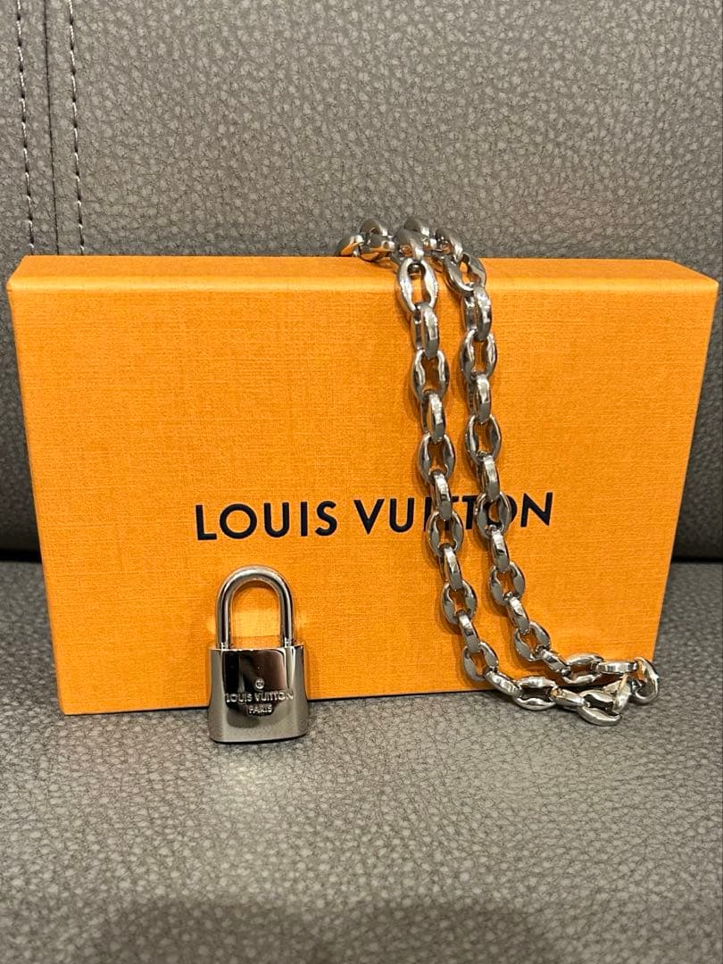 正規品　LOUIS VUITTON シルバー南京錠 ネックレス